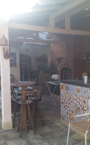 Casa à venda com 360m², 4 quartos e 4 vagas Casa à venda com 360m², 4 quartos e 4 vagasÁrea externa