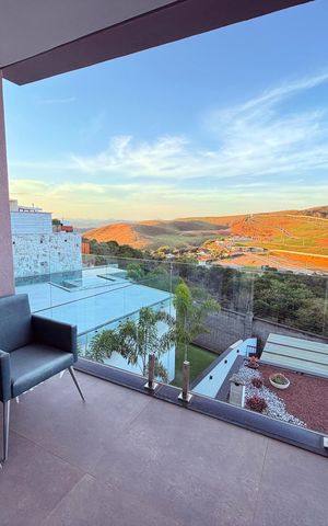 Casa para alugar com 730m², 4 quartos e 3 vagas Casa para alugar com 730m², 4 quartos e 3 vagasVaranda