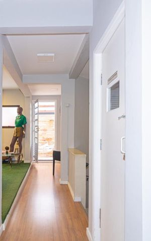 Casa à venda com 190m², 2 quartos e 2 vagas Casa à venda com 190m², 2 quartos e 2 vagasCorredor Piso Superior