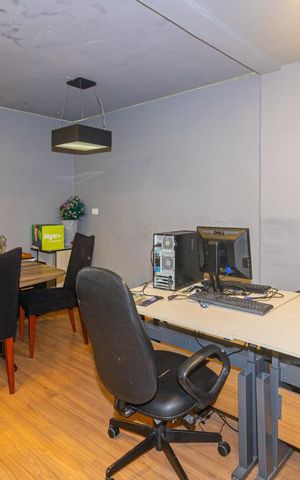 Casa à venda com 190m², 2 quartos e 2 vagas Casa à venda com 190m², 2 quartos e 2 vagasSala