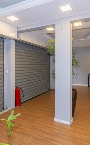 Casa à venda com 190m², 2 quartos e 2 vagas Casa à venda com 190m², 2 quartos e 2 vagasGaragem