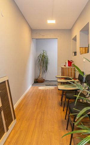Casa à venda com 190m², 2 quartos e 2 vagas Casa à venda com 190m², 2 quartos e 2 vagasCorredor