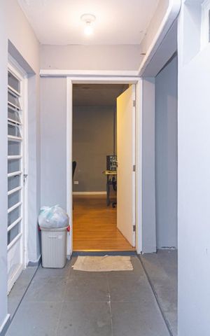 Casa à venda com 190m², 2 quartos e 2 vagas Casa à venda com 190m², 2 quartos e 2 vagasÁrea externa