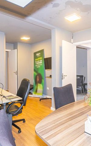Casa à venda com 190m², 2 quartos e 2 vagas Casa à venda com 190m², 2 quartos e 2 vagasSala