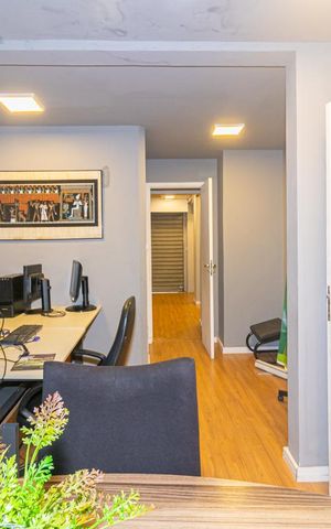 Casa à venda com 190m², 2 quartos e 2 vagas Casa à venda com 190m², 2 quartos e 2 vagasSala