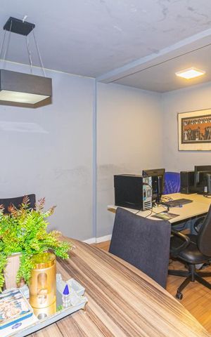 Casa à venda com 190m², 2 quartos e 2 vagas Casa à venda com 190m², 2 quartos e 2 vagasSala