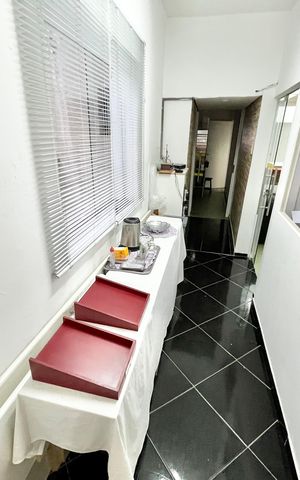 Casa para alugar com 379m², 7 quartos e 3 vagas Casa para alugar com 379m², 7 quartos e 3 vagasCorredor