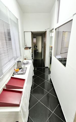 Casa para alugar com 379m², 7 quartos e 3 vagas Casa para alugar com 379m², 7 quartos e 3 vagasCorredor
