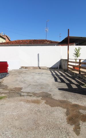 Casa para alugar com 300m², 3 quartos e 8 vagasQuintal