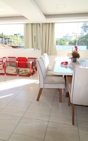 Casa para alugar com 300m², 3 quartos e 8 vagasCozinha