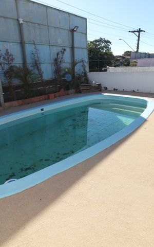 Casa para alugar com 300m², 3 quartos e 8 vagasQuintal