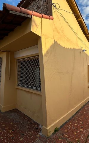 Casa à venda com 500m², 2 quartos e 3 vagasFachada