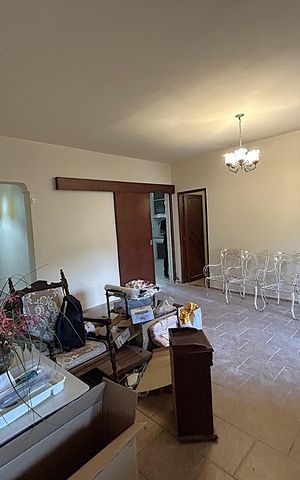 Casa à venda com 500m², 2 quartos e 3 vagasSala