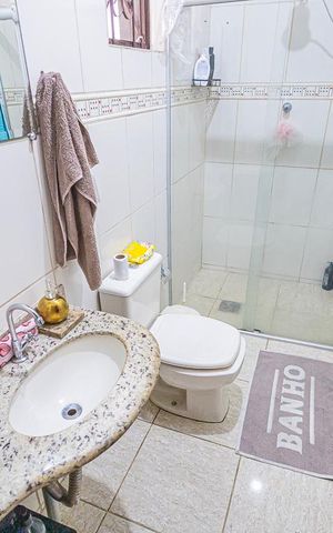 Casa à venda com 242m², 3 quartos e 4 vagas Casa à venda com 242m², 3 quartos e 4 vagasBanheiro