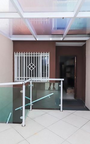 Casa para alugar com 150m², 2 quartos e 2 vagasSacada da Sala