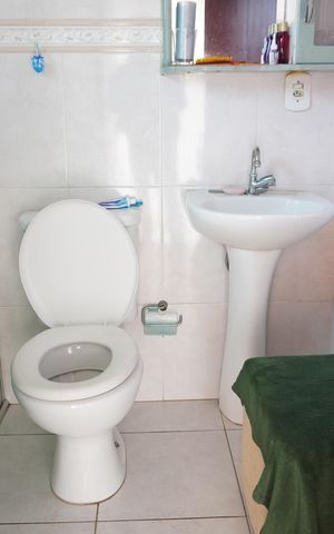 Casa à venda com 150m², 2 quartos e 2 vagasBanheiro da Suíte 2