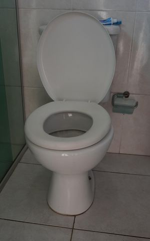 Casa à venda com 150m², 2 quartos e 2 vagasBanheiro da Suíte 2