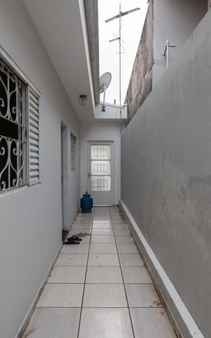 Casa para alugar com 160m², 5 quartos e 3 vagas Casa para alugar com 160m², 5 quartos e 3 vagasCorredor Lateral