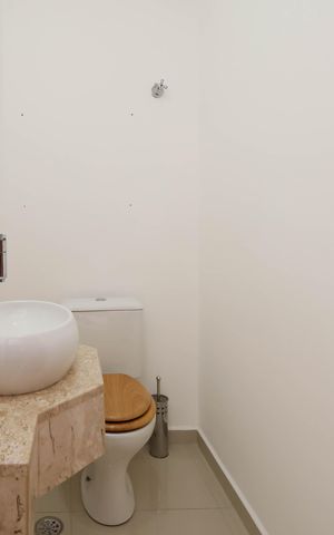 Casa à venda com 95m², 2 quartos e 4 vagas Casa à venda com 95m², 2 quartos e 4 vagasLavabo
