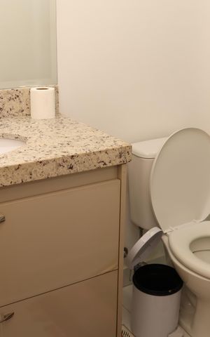 Apartamento à venda com 60m², 2 quartos e 2 vagasBanheiro do corredor