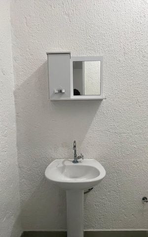 Studio para alugar com 10m², 1 quarto e sem vaga Studio para alugar com 10m², 1 quarto e sem vagaBanheiro