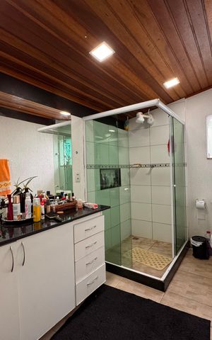 Casa de condomínio à venda com 145m², 4 quartos e 2 vagas Casa de condomínio à venda com 145m², 4 quartos e 2 vagasSuíte 1 - Banheiro