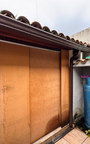 Casa de condomínio à venda com 145m², 4 quartos e 2 vagas Casa de condomínio à venda com 145m², 4 quartos e 2 vagasÁrea externa