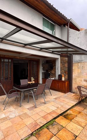 Casa de condomínio à venda com 145m², 4 quartos e 2 vagas Casa de condomínio à venda com 145m², 4 quartos e 2 vagasÁrea externa