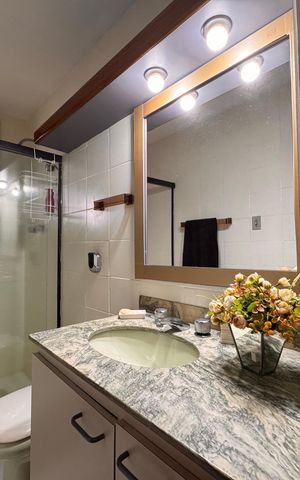 Casa de condomínio à venda com 145m², 4 quartos e 2 vagas Casa de condomínio à venda com 145m², 4 quartos e 2 vagasBanheiro Social