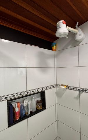 Casa de condomínio à venda com 145m², 4 quartos e 2 vagas Casa de condomínio à venda com 145m², 4 quartos e 2 vagasSuíte 1 - Banheiro