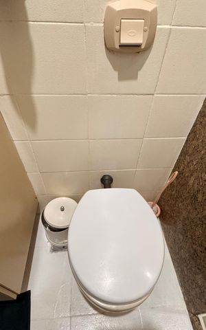 Casa de condomínio à venda com 145m², 4 quartos e 2 vagas Casa de condomínio à venda com 145m², 4 quartos e 2 vagasBanheiro Social