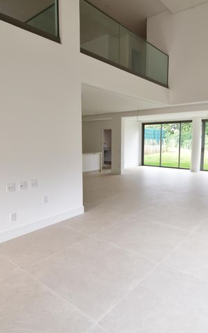 Casa de condomínio à venda com 586m², 4 quartos e 4 vagasSala