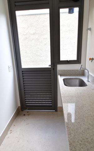 Casa de condomínio à venda com 586m², 4 quartos e 4 vagasÁrea de Serviço