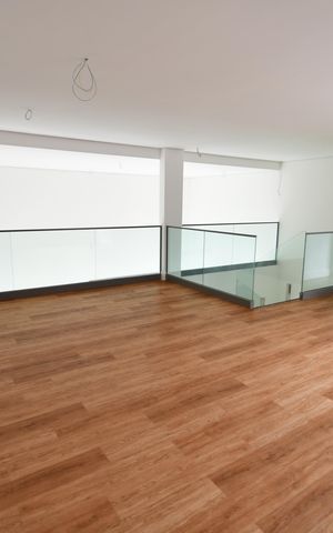 Casa de condomínio à venda com 586m², 4 quartos e 4 vagasSala / Mezanino