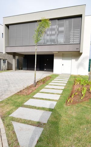 Casa de condomínio à venda com 586m², 4 quartos e 4 vagasFachada