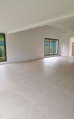 Casa de condomínio à venda com 586m², 4 quartos e 4 vagasSala