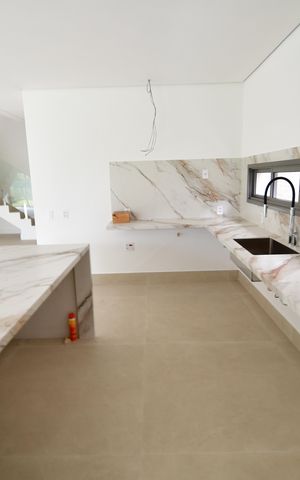 Casa de condomínio à venda com 586m², 4 quartos e 4 vagasCozinha