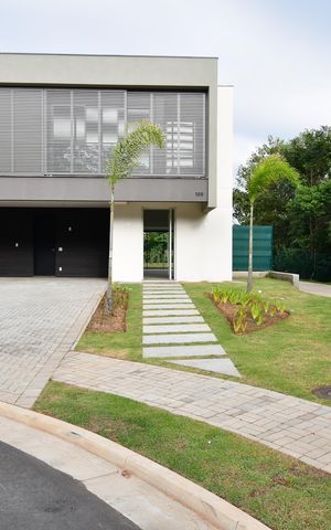 Casa de condomínio à venda com 586m², 4 quartos e 4 vagasFachada