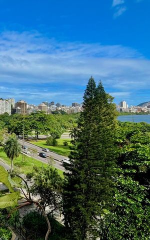 Apartamento à venda com 72m², 2 quartos e sem vaga Apartamento à venda com 72m², 2 quartos e sem vagaSala - vista livre para a lagoa
