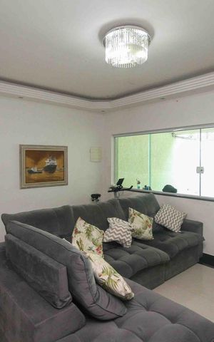 Casa à venda com 180m², 3 quartos e 4 vagas