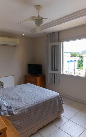 Casa de condomínio à venda com 270m², 3 quartos e 2 vagas Casa de condomínio à venda com 270m², 3 quartos e 2 vagasSuíte 1