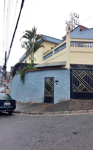 Casa à venda com 130m², 3 quartos e 1 vagaFachada