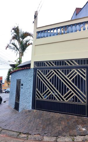Casa à venda com 130m², 3 quartos e 1 vagaFachada