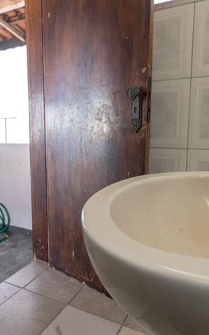 Casa à venda com 256m², 6 quartos e 3 vagas Casa à venda com 256m², 6 quartos e 3 vagasBanheiro de serviço 1
