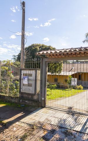 Casa à venda com 165m², 5 quartos e 4 vagas Casa à venda com 165m², 5 quartos e 4 vagasFachada
