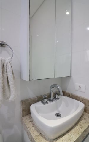 Casa à venda com 200m², 3 quartos e 4 vagasSuíte 2 Banheiro 