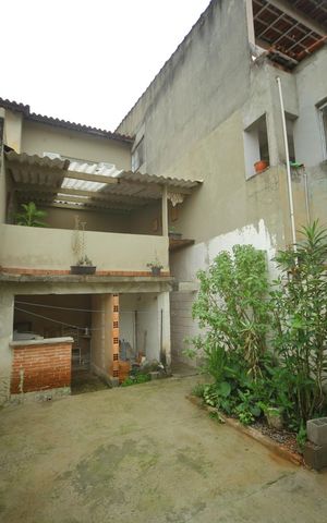 Casa à venda com 102m², 2 quartos e 1 vagaÁrea de Serviço/Quintal 