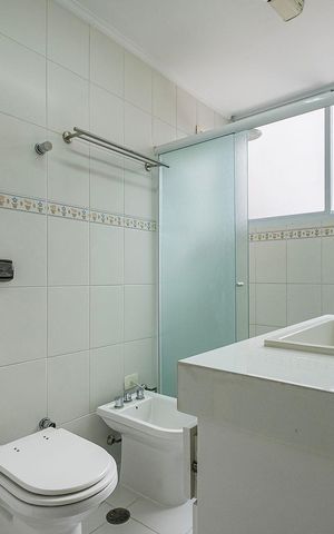 Apartamento para alugar com 138m², 2 quartos e 1 vaga Apartamento para alugar com 138m², 2 quartos e 1 vagaBanheiro da Suíte