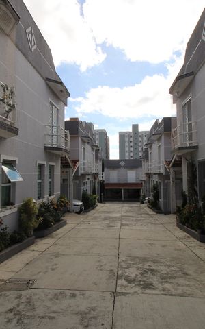 Casa de condomínio à venda com 67m², 2 quartos e 1 vagaÁrea Comum