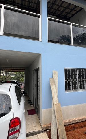 Casa à venda com 280m², 3 quartos e 2 vagas Casa à venda com 280m², 3 quartos e 2 vagasFachada